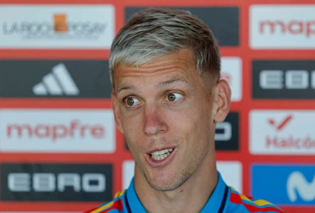 Spanish national team, Nationalteam player Dani Olmo reacts while speaking to the media in Los Angeles, United States 08 July 2026. Olmo, an attacking midfielder for the Spanish squad, highlighted that Pedri Gonzalez is a joy to watch train and play every day and expressed his belief that Pedri will continue to prove he is indispensable to the team; he also noted that Lamine Yamal is looking very good and is set to contribute a great deal in the 2026 World Cup quarter-final match against Belgium. Dani Olmo: Pedri is spectacular and will continue to prove that he is indispensable !ACHTUNG: NUR REDAKTIONELLE NUTZUNG!  Copyright: xLavandeiraxJrx GR3026 20260708-55020842014_1