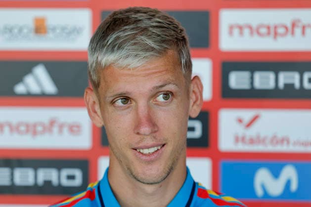 Spanish national team, Nationalteam player Dani Olmo reacts while speaking to the media in Los Angeles, United States 08 July 2026. Olmo, an attacking midfielder for the Spanish squad, highlighted that Pedri Gonzalez is a joy to watch train and play every day and expressed his belief that Pedri will continue to prove he is indispensable to the team; he also noted that Lamine Yamal is looking very good and is set to contribute a great deal in the 2026 World Cup quarter-final match against Belgium. Dani Olmo: Pedri is spectacular and will continue to prove that he is indispensable !ACHTUNG: NUR REDAKTIONELLE NUTZUNG!  Copyright: xLavandeiraxJrx GR3025 20260708-55020842015_1