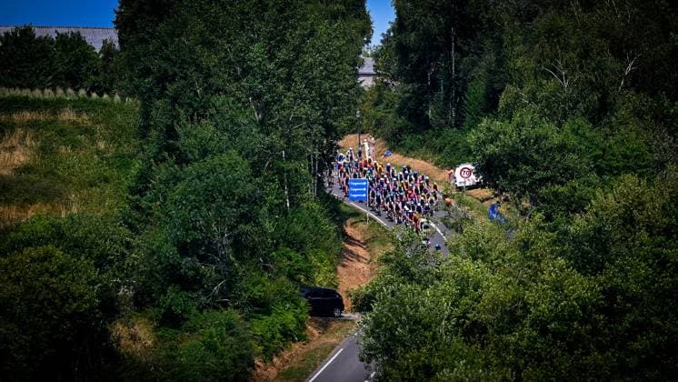 Tour de France 2026 Stage 5 PAU, FRANCE - JULY 08 : General view showing the peloton during stage 5 of the 113rd edition of Tour de France an UCI World Tour 2.UWT cycling road race stage for Men Elite of 158 km with start in Lannemezan and finish in Pau on July 8, 2026 in Pau, France, 08 07 2026 ( Motordriver Kurt Vandenborre -  Copyright: xTomasxSiskx