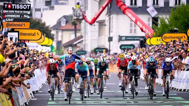 Tour de France 2026 Stage 5 PAU, FRANCE - JULY 08 : Kooij Olav (NED) of Decathlon CMA CGM Team winning during stage 5 of the 113rd edition of Tour de France an UCI World Tour 2.UWT cycling road race stage for Men Elite of 158 km with start in Lannemezan and finish in Pau on July 8, 2026 in Pau, France, 08 07 2026  Copyright: xTomasxSiskx