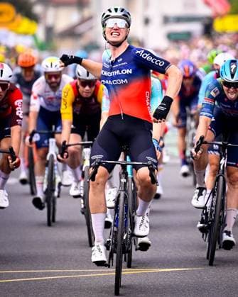 Tour de France 2026 Stage 5 PAU, FRANCE - JULY 08 : Kooij Olav (NED) of Decathlon CMA CGM Team winning during stage 5 of the 113rd edition of Tour de France an UCI World Tour 2.UWT cycling road race stage for Men Elite of 158 km with start in Lannemezan and finish in Pau on July 8, 2026 in Pau, France, 08 07 2026  Copyright: xTomasxSiskx