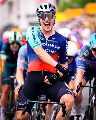 Tour de France 2026 Stage 5 PAU, FRANCE - JULY 08 : Kooij Olav (NED) of Decathlon CMA CGM Team winning during stage 5 of the 113rd edition of Tour de France an UCI World Tour 2.UWT cycling road race stage for Men Elite of 158 km with start in Lannemezan and finish in Pau on July 8, 2026 in Pau, France, 08 07 2026  Copyright: xTomasxSiskx
