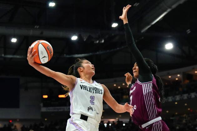 July 8, 2026, Toronto, On, CAN: Golden State Valkyries guard Kaitlyn Chen (2) shoots on Toronto Tempo s Teonni Key during second half WNBA, Basketball Damen, USA basketball action in Toronto on Wednesday, July 8, 2026. Canada News - July 8, 2026  - ZUMAc35_ 20260708_zaf_c35_063 Copyright: xChrisxYoungx