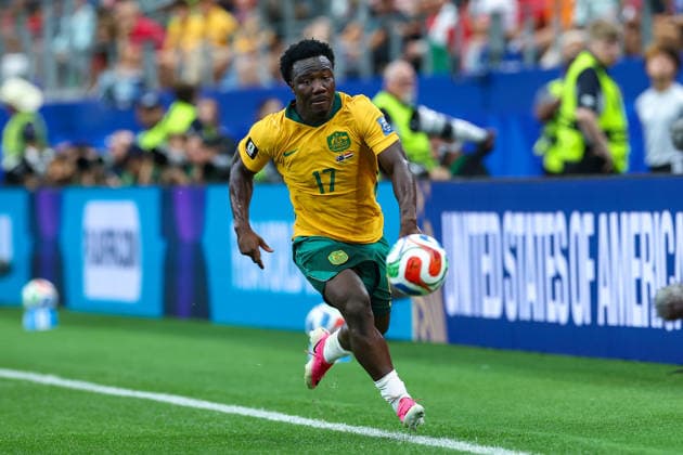 ARLINGTON, TX - July 03: Australia forward Nestory Irankunda ( 17) runs up fie sideline during the FIFA World Cup, WM, Weltmeisterschaft, Fussball Round of 32 match between Australia and Egypt on July 3, 2026 at Dallas Stadium in Arlington, TX. (Photo by Matthew Visinsky Icon Sportswire) SOCCER: JUL 03 FIFA World Cup 26 Round of 32 - Australia v Egypt EDITORIAL USE ONLY Icon260703061