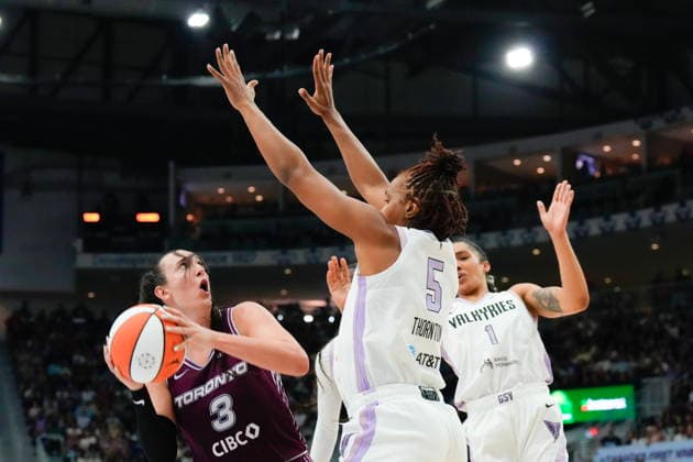 July 8, 2026, Toronto, On, CAN: Toronto Tempo guard Marina Mabrey (3) shoots on Golden State Valkyries forward Kayla Thornton (5) during first half WNBA, Basketball Damen, USA basketball action in Toronto on Wednesday, July 8, 2026. Canada News - July 8, 2026  - ZUMAc35_ 20260708_zaf_c35_068 Copyright: xChrisxYoungx