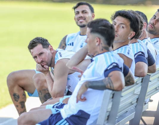 JULY 8, 2026: Argentina forward Lionel Messi (10) looks on during practice ahead of their match against Switzerland at Compass Minerals National Performance Center in Kansas City, KS. CSM FIFA World Cup, WM, Weltmeisterschaft, Fussball 2026: Argentina JUL 8th  - ZUMAc04_ 20260708_zma_c04_001 Copyright: xRomanxPunox