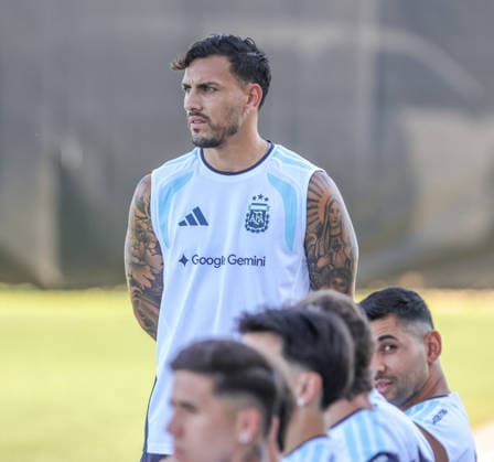 JULY 8, 2026: Argentina midfielder Leandro Paredes (5) looks on during practice ahead of their match against Switzerland at Compass Minerals National Performance Center in Kansas City, KS. CSM FIFA World Cup, WM, Weltmeisterschaft, Fussball 2026: Argentina JUL 8th  - ZUMAc04_ 20260708_zma_c04_007 Copyright: xRomanxPunox