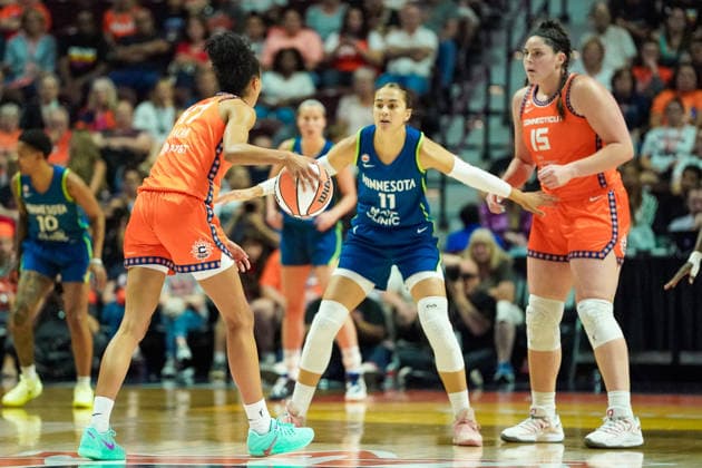 July 8, 2026, Uncasville, Connecticut, USA: Connecticut Sun guard Leila Lacan (47) looks to pass the ball as Minnesota Lynx guard Eliska Hamzova (11) defends during the game at Mohegan Sun Arena. WNBA, Basketball Damen, USA 2026: Minnesota Lynx At Connecticut Sun  - ZUMAw109 20260708_fap_w109_015 Copyright: xDebbyxWongx