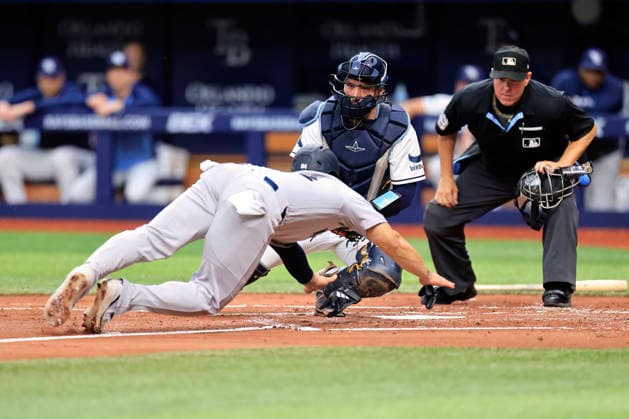 July 8, 2026, St. Petersburg, Florida, USA: New York Yankees right fielder Jasson DomoÂ­nguez (24) is tagged out at home plate by Tampa Bay Rays catcher Nick Fortes (40) during an MLB, Baseball Herren, USA game on July 8, 2026 at Tropicana Field. The Rays beat the Yankees 3-0. MLB 2026: Tampa Bay Rays 3 : 0 New York Yankees  - ZUMAh180 20260708_zsp_h180_013 Copyright: xKimxHukarix