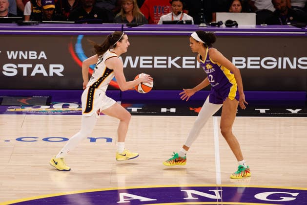 LOS ANGELES, CA - JULY 8: Los Angeles Sparks guard Rae Burrell (12) picks up Indiana Fever guard Caitlin Clark (22) at mid court during the Indiana Fever at Los Angeles Sparks WNBA, Basketball Damen, USA game on July 08, 2026, at Crypto.com Arena in Los Angeles, CA. (Photo by Jevone Moore Icon Sportswire) WNBA: JUL 08 Indiana Fever at Los Angeles Sparks EDITORIAL USE ONLY Icon20260708013