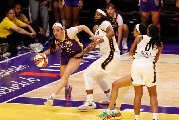 LOS ANGELES, CA - JULY 8: Los Angeles Sparks forward Dearica Hamby (5) drives to the basket during the Indiana Fever at Los Angeles Sparks WNBA, Basketball Damen, USA game on July 08, 2026, at Crypto.com Arena in Los Angeles, CA. (Photo by Jevone Moore Icon Sportswire) WNBA: JUL 08 Indiana Fever at Los Angeles Sparks EDITORIAL USE ONLY Icon20260708042