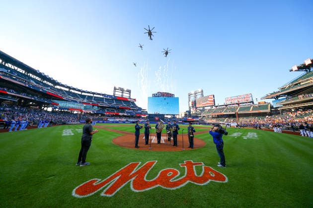MLB, Baseball Herren, USA Kansas City Royals Vs. New York Mets A flyover by military aircraft takes place on Military Appreciation Night before the baseball game between the Kansas City Royals and the New York Mets at Citi Field in Corona, New York, on July 8, 2026. New York City New York United States  Copyright: xGordonxDonovanx originalFilename:donovan-mlbkansa260708_npLyl.jpg