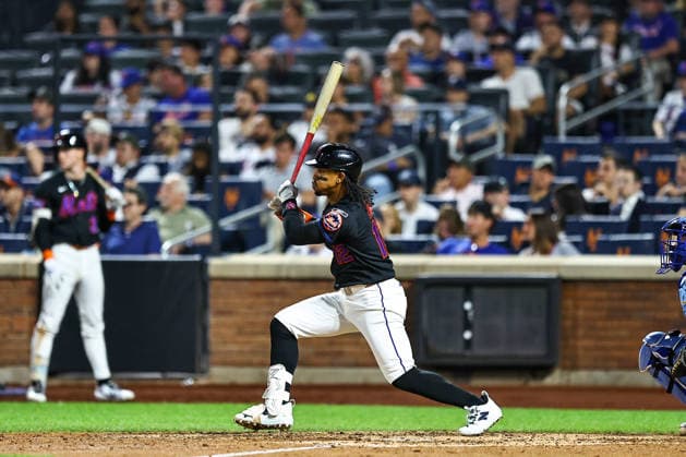 MLB, Baseball Herren, USA Kansas City Royals Vs. New York Mets New York Mets player Francisco Lindor 12 singles during the eighth inning of a baseball game against the Kansas City Royals at Citi Field in Corona, New York, on July 8, 2026. New York City New York United States  Copyright: xGordonxDonovanx originalFilename:donovan-mlbkansa260708_np7ux.jpg
