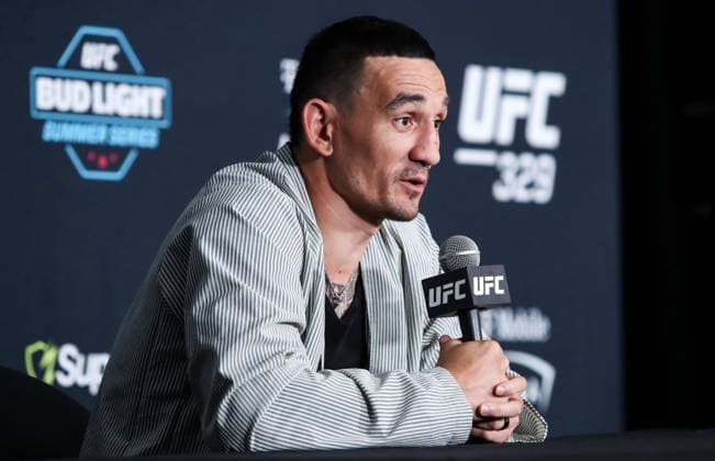 UFC 329 press conference, PK, Pressekonferenz T-Mobile Arena, Las Vegas, Nevada, United States 8 7 2026 Max Holloway Max Holloway 8 7 2026  Copyright: xTomxHoganx-xHoganphotos.comx916x947x8354xtomhoganphotos@gmail.comx McgregorHollowayMediaDay_Hoganphotos16027