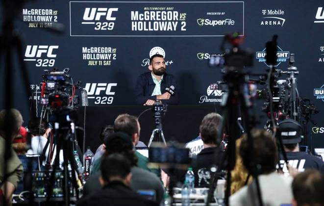 UFC 329 press conference, PK, Pressekonferenz T-Mobile Arena, Las Vegas, Nevada, United States 8 7 2026 Benoit Saint Denis Benoit Saint Denis 8 7 2026  Copyright: xTomxHoganx-xHoganphotos.comx916x947x8354xtomhoganphotos@gmail.comx McgregorHollowayMediaDay_Hoganphotos16044