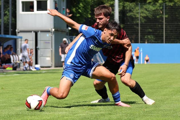09.07.2026, xrekx, Fussball Testspiel , Karlsruher SC - SGV Freiberg v.l. Danyal Zor (Karlsruher SC) Lukas Laupheimer (SGV Freiberg) Zweikampf, Aktion, action, battle for the ball (DFL DFB REGULATIONS PROHIBIT ANY USE OF PHOTOGRAPHS as IMAGE SEQUENCES and or QUASI-VIDEO) Karlsruhe *** July 9, 2026, xrekx, Soccer Friendly Match, Karlsruher SC vs. SGV Freiberg, Danyal Zor (Karlsruher SC) and Lukas Laupheimer (SGV Freiberg) in a tackle, action, battle for the ball. DFL and DFB regulations prohibit any use of photographs as image sequences and or quasi-video. Karlsruhe