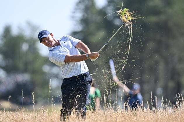 Sport Bilder des Tages Scottish Open Day One Rory McIlroy plays his second shot out the rough on hole 18 on Day One of the Genesis Scottish Open 2026 at The Renaissance Club, North Berwick 09 07 2026 UK Newspapers OUT Copyright: xJamiexJohnstonx FIL-23615-0006