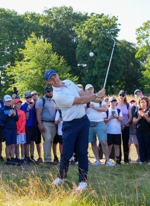 Rory McIlroy of Northern Ireland plays a chip shot to the green from the rough. Genesis Scottish Open, Golf, The Renaissance Club, North Berwick, Scotland, UK - 09 Jul 2026North Berwick The Renaissance Club Scotland United Kingdom  Copyright: xShutterstockx 16984080d