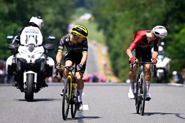 Tour de France 2026 Stage 6 GAVARNIE-CEDRE, FRANCE - JULY 09 : Artz Huub (NED) of Lotto - Intermarche and Campenaerts Victor (BEL) of Team Visma Lease a Bike during stage 6 of the 113rd edition of Tour de France an UCI World Tour 2.UWT cycling road race stage for Men Elite of 186 km with start in Pau and finish in Gavarnie-Cedre on July 9, 2026 in Gavarnie-Cedre, France, 09 07 2026 ( Motordriver Kurt Vandenborre - Gavarnie-Cedre France  Copyright: xTomasxSiskx