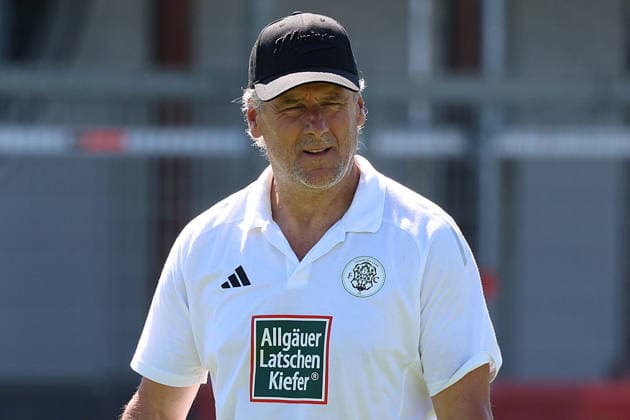 09.07.2026, xrekx, Fussball Testspiel, SV Wehen Wiesbaden - FC 08 Homburg v.l. Roland Seitz, Trainer (FC 08 Homburg) (DFL DFB REGULATIONS PROHIBIT ANY USE OF PHOTOGRAPHS as IMAGE SEQUENCES and or QUASI-VIDEO) Taunustein-Wehen *** July 9, 2026, xrekx, soccer exhibition match, SV Wehen Wiesbaden vs. FC 08 Homburg, featuring Roland Seitz, coach of FC 08 Homburg. DFL and DFB regulations prohibit any use of photographs as image sequences and or quasi-video. Taunustein, Wehen