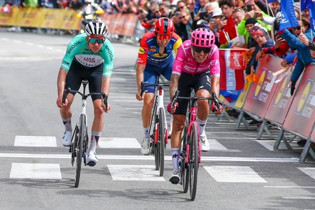 CYCLING - Oesterreich Rundfahrt 2026 HEILIGENBLUT,AUSTRIA,09.JUL.26 - CYCLING - Tour of Austria, stage 2, Bad Kleinkirchheim - Heiligenblut. Image shows James Shaw (right GBR EF Education - EasyPost), Kevin Vermaerke (left USA UAE Team Emirates XRG) and Bauke Mollema (NED Lidl-Trek).  GEPAxpictures xDavidxGeieregger