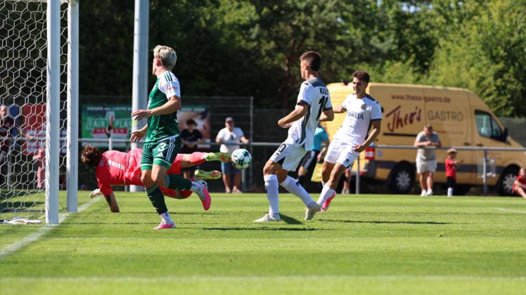 09.07.2026, xrekx, Fussball Testspiel, SV Wehen Wiesbaden - FC 08 Homburg v.l. Michael Gelt (FC 08 Homburg) (DFL DFB REGULATIONS PROHIBIT ANY USE OF PHOTOGRAPHS as IMAGE SEQUENCES and or QUASI-VIDEO) Taunustein-Wehen *** July 9, 2026, xrekx, soccer exhibition match, SV Wehen Wiesbaden vs. FC 08 Homburg, featuring Michael Gelt, FC 08 Homburg. DFL and DFB regulations prohibit any use of photographs as image sequences and or quasi-video. Taunustein, Wehen