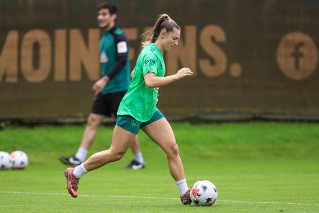 Michelle Weiß (SV Werder Bremen) bei einer Trainingsübung, 09.07.2026, Bremen (Deutschland), Fussball, Google Pixel Frauen-Bundesliga, Trainingsauftakt SV Werder Bremen *** Michelle Weiß of SV Werder Bremen during a training drill, July 9, 2026, Bremen, Germany, soccer, Google Pixel Women s Bundesliga, SV Werder Bremen s first training session of the season xobx