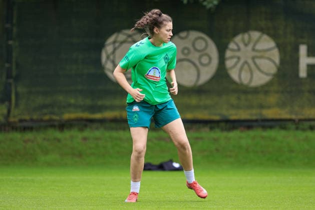 Julia Magerl (SV Werder Bremen) bei einer Trainingsübung, 09.07.2026, Bremen (Deutschland), Fussball, Google Pixel Frauen-Bundesliga, Trainingsauftakt SV Werder Bremen *** Julia Magerl of SV Werder Bremen during a training drill, July 9, 2026, Bremen, Germany, soccer, Google Pixel Women s Bundesliga, SV Werder Bremen s first training session of the season xobx