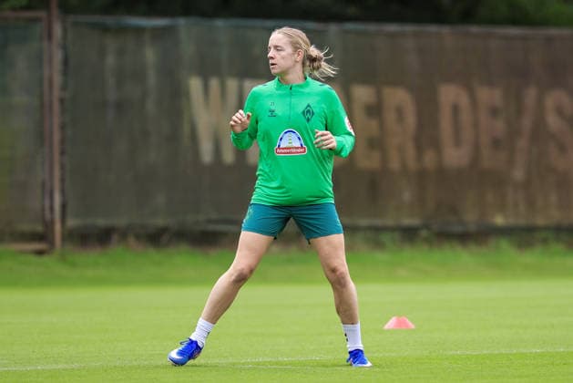 Elena Dhont (SV Werder Bremen) bei einer Trainingsübung, 09.07.2026, Bremen (Deutschland), Fussball, Google Pixel Frauen-Bundesliga, Trainingsauftakt SV Werder Bremen *** Elena Dhont of SV Werder Bremen during a training drill, July 9, 2026, Bremen, Germany, soccer, Google Pixel Women s Bundesliga, SV Werder Bremen s first training session of the season xobx