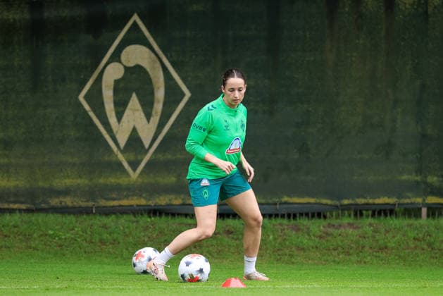 Elena Mühlemann (SV Werder Bremen) bei einer Trainingsübung, 09.07.2026, Bremen (Deutschland), Fussball, Google Pixel Frauen-Bundesliga, Trainingsauftakt SV Werder Bremen *** Elena Mühlemann of SV Werder Bremen during a training drill, July 9, 2026, Bremen, Germany, soccer, Google Pixel Women s Bundesliga, SV Werder Bremen s first training session of the season xobx