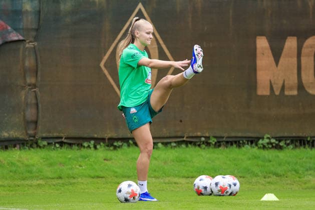 Isabella Jaron (SV Werder Bremen) bei einer Trainingsübung, 09.07.2026, Bremen (Deutschland), Fussball, Google Pixel Frauen-Bundesliga, Trainingsauftakt SV Werder Bremen *** Isabella Jaron of SV Werder Bremen during a training drill, July 9, 2026, Bremen, Germany, soccer, Google Pixel Women s Bundesliga, SV Werder Bremen s first training session of the season xobx