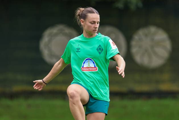 Chiara D Angelo (SV Werder Bremen) bei einer Trainingsübung, 09.07.2026, Bremen (Deutschland), Fussball, Google Pixel Frauen-Bundesliga, Trainingsauftakt SV Werder Bremen *** Chiara D Angelo of SV Werder Bremen during a training drill, July 9, 2026, Bremen, Germany, soccer, Google Pixel Women s Bundesliga, SV Werder Bremen s first training session of the season xobx