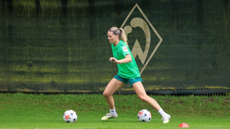 Juliane Wirtz (SV Werder Bremen) bei einer Trainingsübung, 09.07.2026, Bremen (Deutschland), Fussball, Google Pixel Frauen-Bundesliga, Trainingsauftakt SV Werder Bremen *** Juliane Wirtz of SV Werder Bremen during a training drill, July 9, 2026, Bremen, Germany, soccer, Google Pixel Women s Bundesliga, SV Werder Bremen s first training session of the season xobx