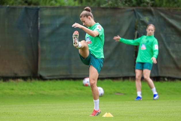 Michelle Ulbrich (SV Werder Bremen) bei einer Trainingsübung, 09.07.2026, Bremen (Deutschland), Fussball, Google Pixel Frauen-Bundesliga, Trainingsauftakt SV Werder Bremen *** Michelle Ulbrich of SV Werder Bremen during a training drill, July 9, 2026, Bremen, Germany, soccer, Google Pixel Women s Bundesliga, SV Werder Bremen s first training session of the season xobx