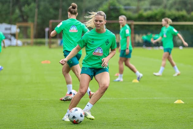 Juliane Wirtz (SV Werder Bremen) bei einer Trainingsübung, 09.07.2026, Bremen (Deutschland), Fussball, Google Pixel Frauen-Bundesliga, Trainingsauftakt SV Werder Bremen *** Juliane Wirtz of SV Werder Bremen during a training drill, July 9, 2026, Bremen, Germany, soccer, Google Pixel Women s Bundesliga, SV Werder Bremen s first training session of the season xobx