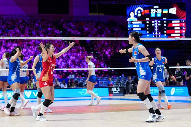 (260709) -- HONG KONG, July 9, 2026 -- Players of China celebrate after scoring during the match between China and Ukraine at the Women s Volleyball Nations League (VNL) 2026 in Hong Kong, south China, July 9, 2026. ) (SP)CHINA-HONG KONG-VOLLEYBALL-NATIONS LEAGUE-WOMEN-CHN VS UKR (CN) ZhuxWei 