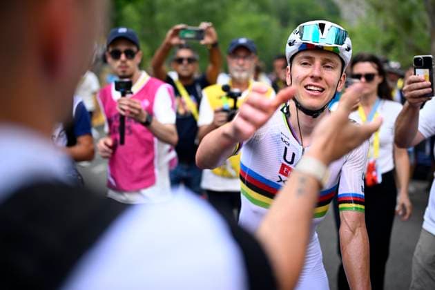 Tour de France 2026 Stage 6 GAVARNIE-CEDRE, FRANCE - JULY 09 : Pogacar Tadej (SLO) of UAE Team Emirates - XRG celebrates the victory after stage 6 of the 113rd edition of Tour de France an UCI World Tour 2.UWT cycling road race stage for Men Elite of 186 km with start in Pau and finish in Gavarnie-Cedre on July 9, 2026 in Gavarnie-Cedre, France, 09 07 2026 ( Motordriver Kurt Vandenborre - Gavarnie-Cedre France  Copyright: xJasperxJacobsx