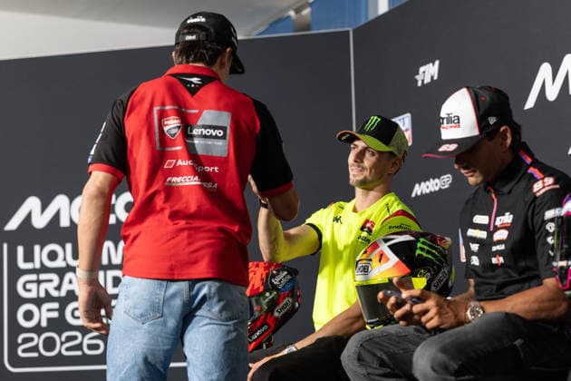 Foto IPP Enrico Schiavi Oberlungwitz 09-07-2026 MotoGP Gran Premio Motociclismo di Germania 2026 press conference, PK, Pressekonferenz nella foto: Marc Marquez - Ducati Lenovo Team saluta Fabio Di Giannantonio - Pertamina Enduro VR46 Racing Team Oberlungwitz italy GERMANY ITALY  Copyright: xR4924_italyphotopressx