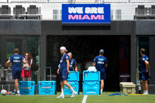 Fotball-VM 2026 Fort Lauderdale, Florida , USA 20260709. Norges trener Stale Solbakken under en trening med Norges herrelandslag i fotball pa Inter Miami CF Stadium. Foto: Fredrik Varfjell NTB Fort Lauderdale, Florida USA EDITORIAL USE ONLY. RESTRICTED USE FOR BETTING COMPANIES Ref:_SPOQTpyMCp2HfU.jpg *** 2026 World Cup in Fort Lauderdale, Florida, USA 20260709 Norway’s coach Stale Solbakken during a training session with the Norwegian men’s national soccer team at Inter Miami CF Stadium. Photo: Fredrik Varfjell, NTB. Fort Lauderdale, Florida, USA. EDITORIAL USE ONLY. RESTRICTED USE FOR BETTING COMPANIES.  Copyright: xFredrikxVarfjellx xNTBx