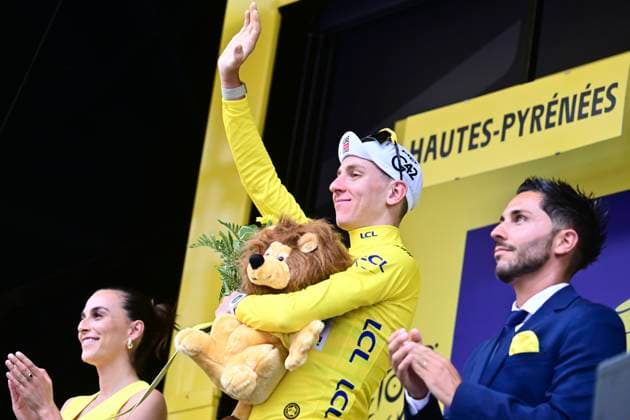 Tour de France 2026 Stage 6 GAVARNIE-CEDRE, FRANCE - JULY 09 : Pogacar Tadej (SLO) of UAE Team Emirates - XRG pictured with the yellow jersey during the podium ceremony of stage 6 of the 113rd edition of Tour de France an UCI World Tour 2.UWT cycling road race stage for Men Elite of 186 km with start in Pau and finish in Gavarnie-Cedre on July 9, 2026 in Gavarnie-Cedre, France, 09 07 2026 ( Motordriver Kurt Vandenborre - Gavarnie-Cedre France  Copyright: xPeterxDexVoechtx