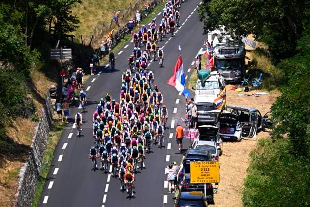 Tour de France 2026 Stage 6 GAVARNIE-CEDRE, FRANCE - JULY 09 : illustration picture peloton during stage 6 of the 113rd edition of Tour de France an UCI World Tour 2.UWT cycling road race stage for Men Elite of 186 km with start in Pau and finish in Gavarnie-Cedre on July 9, 2026 in Gavarnie-Cedre, France, 09 07 2026 ( Motordriver Kurt Vandenborre - Gavarnie-Cedre France  Copyright: xTomasxSiskx