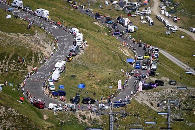Tour de France 2026 Stage 6 GAVARNIE-CEDRE, FRANCE - JULY 09 : illustration picture peloton during stage 6 of the 113rd edition of Tour de France an UCI World Tour 2.UWT cycling road race stage for Men Elite of 186 km with start in Pau and finish in Gavarnie-Cedre on July 9, 2026 in Gavarnie-Cedre, France, 09 07 2026 ( Motordriver Kurt Vandenborre - Gavarnie-Cedre France  Copyright: xTomasxSiskx