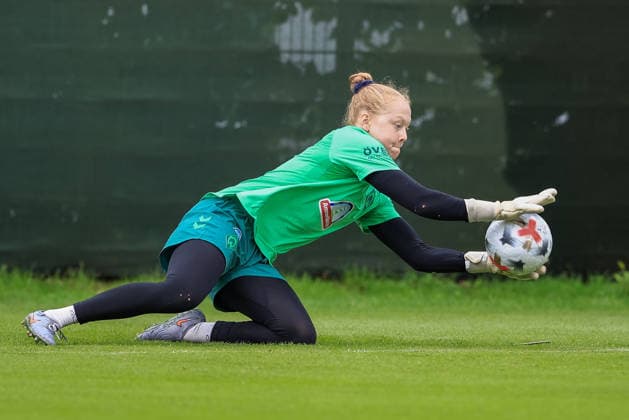 Thea Farwick (Torhüterin, Torwart, SV Werder Bremen) bei einer Trainingsübung, 09.07.2026, Bremen (Deutschland), Fussball, Google Pixel Frauen-Bundesliga, Trainingsauftakt SV Werder Bremen *** Thea Farwick, goalkeeper, SV Werder Bremen during a training drill, July 9, 2026, Bremen, Germany, soccer, Google Pixel Women s Bundesliga, SV Werder Bremen training kickoff xobx