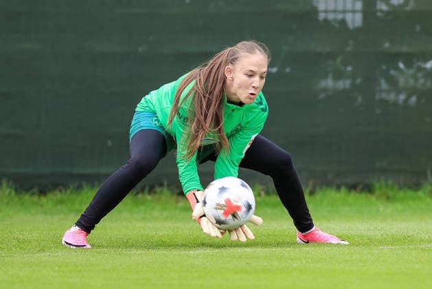 Sinem Özdemir (Torhüterin, Torwart, SV Werder Bremen) bei einer Trainingsübung, 09.07.2026, Bremen (Deutschland), Fussball, Google Pixel Frauen-Bundesliga, Trainingsauftakt SV Werder Bremen *** Sinem Özdemir, goalkeeper, SV Werder Bremen during a training drill, July 9, 2026, Bremen, Germany, soccer, Google Pixel Women s Bundesliga, SV Werder Bremen s first training session of the season xobx