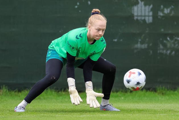 Thea Farwick (Torhüterin, Torwart, SV Werder Bremen) bei einer Trainingsübung, 09.07.2026, Bremen (Deutschland), Fussball, Google Pixel Frauen-Bundesliga, Trainingsauftakt SV Werder Bremen *** Thea Farwick, goalkeeper, SV Werder Bremen during a training drill, July 9, 2026, Bremen, Germany, soccer, Google Pixel Women s Bundesliga, SV Werder Bremen training kickoff xobx