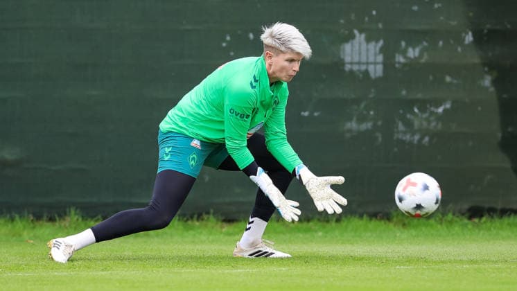 Vanessa Fischer (Torhüterin, Torwart, SV Werder Bremen) bei einer Trainingsübung, 09.07.2026, Bremen (Deutschland), Fussball, Google Pixel Frauen-Bundesliga, Trainingsauftakt SV Werder Bremen *** Vanessa Fischer, goalkeeper, SV Werder Bremen during a training drill, July 9, 2026, Bremen, Germany, soccer, Google Pixel Women s Bundesliga, SV Werder Bremen training kickoff xobx