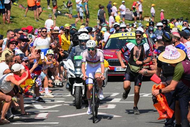 Tour de France 2026 Stage 6 GAVARNIE-CEDRE, FRANCE - JULY 09 : Pogacar Tadej (SLO) of UAE Team Emirates - XRG during stage 6 of the 113rd edition of Tour de France an UCI World Tour 2.UWT cycling road race stage for Men Elite of 186 km with start in Pau and finish in Gavarnie-Cedre on July 9, 2026 in Gavarnie-Cedre, France, 09 07 2026 ( Motordriver Kurt Vandenborre - Gavarnie-Cedre France  Copyright: xBernardxPaponx