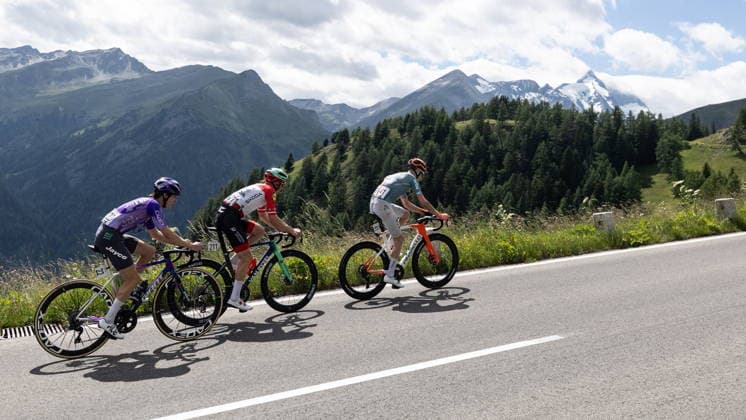 09.07.2026, Franz Josefs Höhe, AUT, Lidl Tour of Austria 2026, Etappe 2 von Bad Kleinkirchheim nach Franz Josefs Höhe Großglockner (188,8 km), im Bild v.l. Paul Double (GBR, TEAM JAYCO ALULA), Gregor Mühlberger (AUT, Team AUSTRIA), Carlos Rodriguez Cano (ESP, NETCOMPANY INEOS) f.l.t.r. Paul Double of United Kingdom Gregor Mühlberger of Austria Carlos Rodriguez Cano of Spain during the stage 2 from Bad Kleinkirchheim to Franz Josefs Höhe Großglockner (188,8 km) of the Tour of Austria. Franz Josefs Höhe, Austria on 2026 07 09. Pictures 2026, PhotoCredit: Johann Groder Foto:Eibner-Pressefoto Groder Franz Josefs Höhe *** July 9, 2026, Franz Josefs Höhe, AUT, Lidl Tour of Austria 2026, Stage 2 from Bad Kleinkirchheim to Franz Josefs Höhe Großglockner, 188.8 km; pictured from left: Paul Double (GBR), TEAM JAYCO ALULA; Gregor Mühlberger (AUT), Team AUSTRIA; Carlos Rodriguez Cano (ESP), NETCOMPANY INEOS; from left to right: Paul Double (UK), Gregor Mühlberger (Austria), Carlos Rodriguez Cano (Spain) during Stage 2 from Bad Kleinkirchheim to Franz Josefs Höhe, Großglockner (188.8 km) of the Tour of Austria at Franz Josefs Höhe, Austria on July 9, 2026. Pictures from 2026. Photo credit: Johann Groder, Foto Eibner, Press Photo Groder, Franz-Josefs-Höhe  EP_gro
