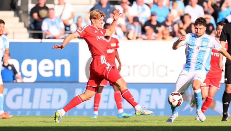Chemnitz, 09.07.2026, Stadion an der Gellertstraße, Fußball, Testspiel , Chemnitzer FC vs. 1.FC Union Berlin , Im Bild von links; Aljoscha Kemlein ( 6, Union), Tom Baumgart (29, Chemnitz) . , Nur zur redaktionellen Nutzung. Only editorial use. , *** Chemnitz, July 9, 2026, Gellertstraße Stadium, Soccer, Friendly Match, Chemnitzer FC vs. 1. FC Union Berlin, Pictured from left: Aljoscha Kemlein 6, Union; Tom Baumgart 29, Chemnitz; For editorial use only, Picture Point