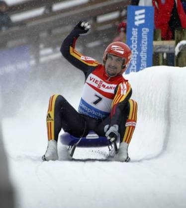 USA LUGE WORLD CHAMPIONSHIPS Germany s Georg Hackl celebrates epa000374384 Germany s Georg Hackl celebrates his team s first palce finish in the luge team competition at the 2005 Luge World Championships at the Utah Olympic Park in Park City, Utah Saturday, 19 February 2005. PARK CITY United States  Copyright: xKENNYxCROOKSTONx